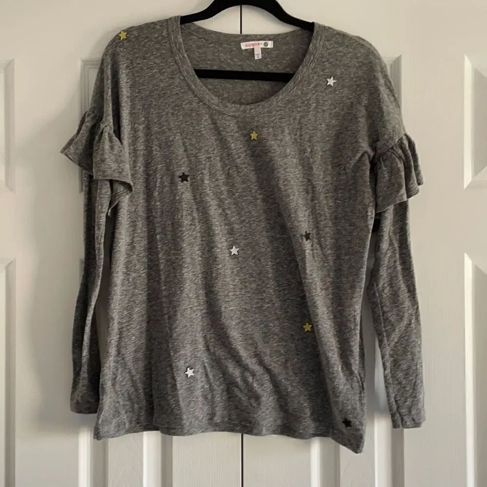 Sundry Grey with Stars L/S Tee w/ Ruffle Arms
